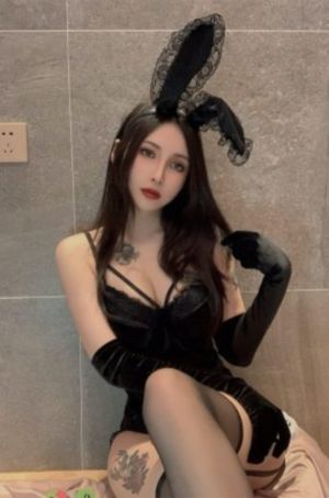 江西一网红店横梁疑砸中城管